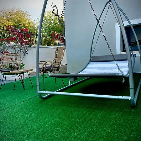 Iris' Garden Retreat Szálloda